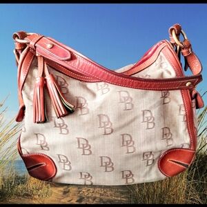 Dooney & Bourke handbag. J3974296